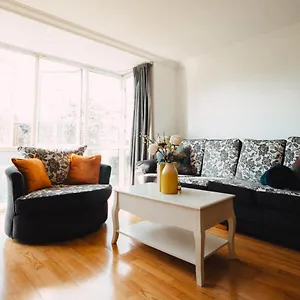 Apartamento Goldenglow 15 Min Airport, Dublín